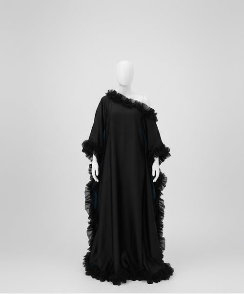 Boubou long noir en soie avec volants en organza – Kia Ladys (vue 2)