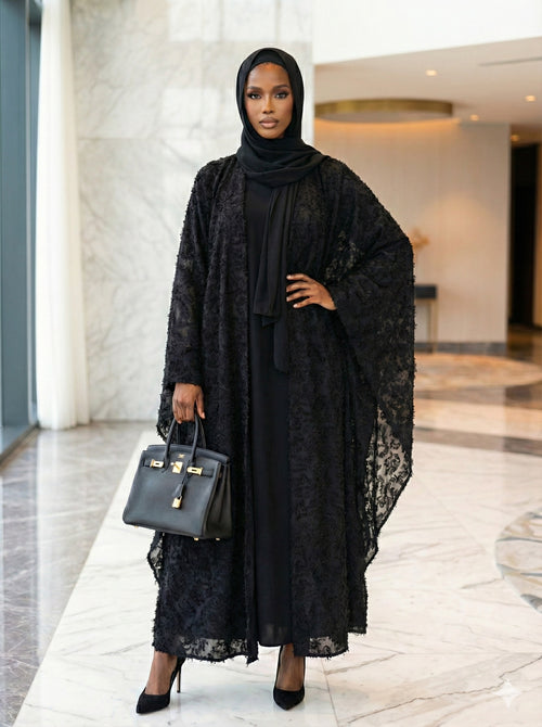 Abaya Nour noire en tissu texturé – Kia Ladys