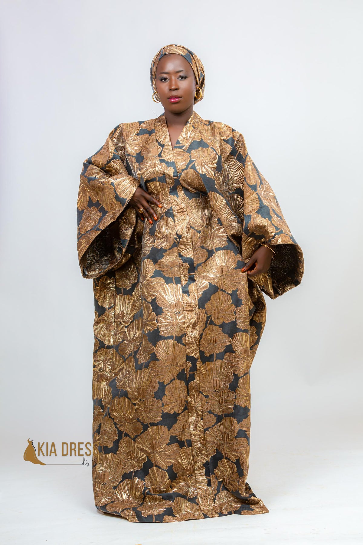 Boubou Reine Baya en brocart doré et noir – Kia Ladys
