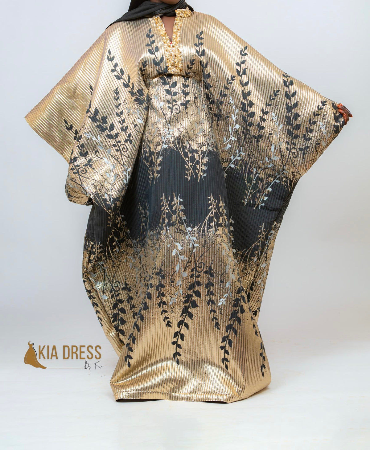 Boubou Reine Ania en brocart doré et noir – Kia Ladys
